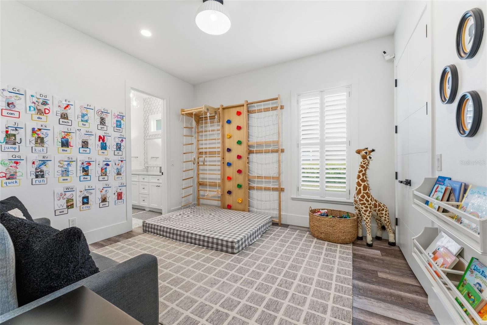 CYPRESS LAKE ESTATES - Residential