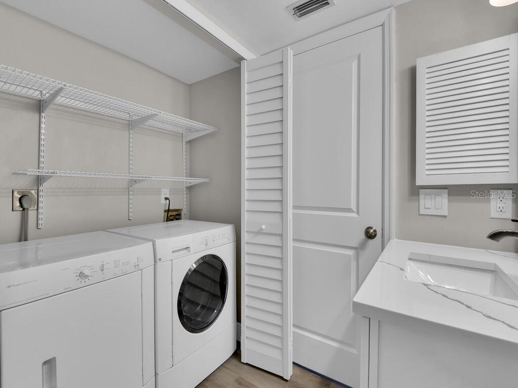 DOCKSIDE CONDO CAPE CORAL - Residential