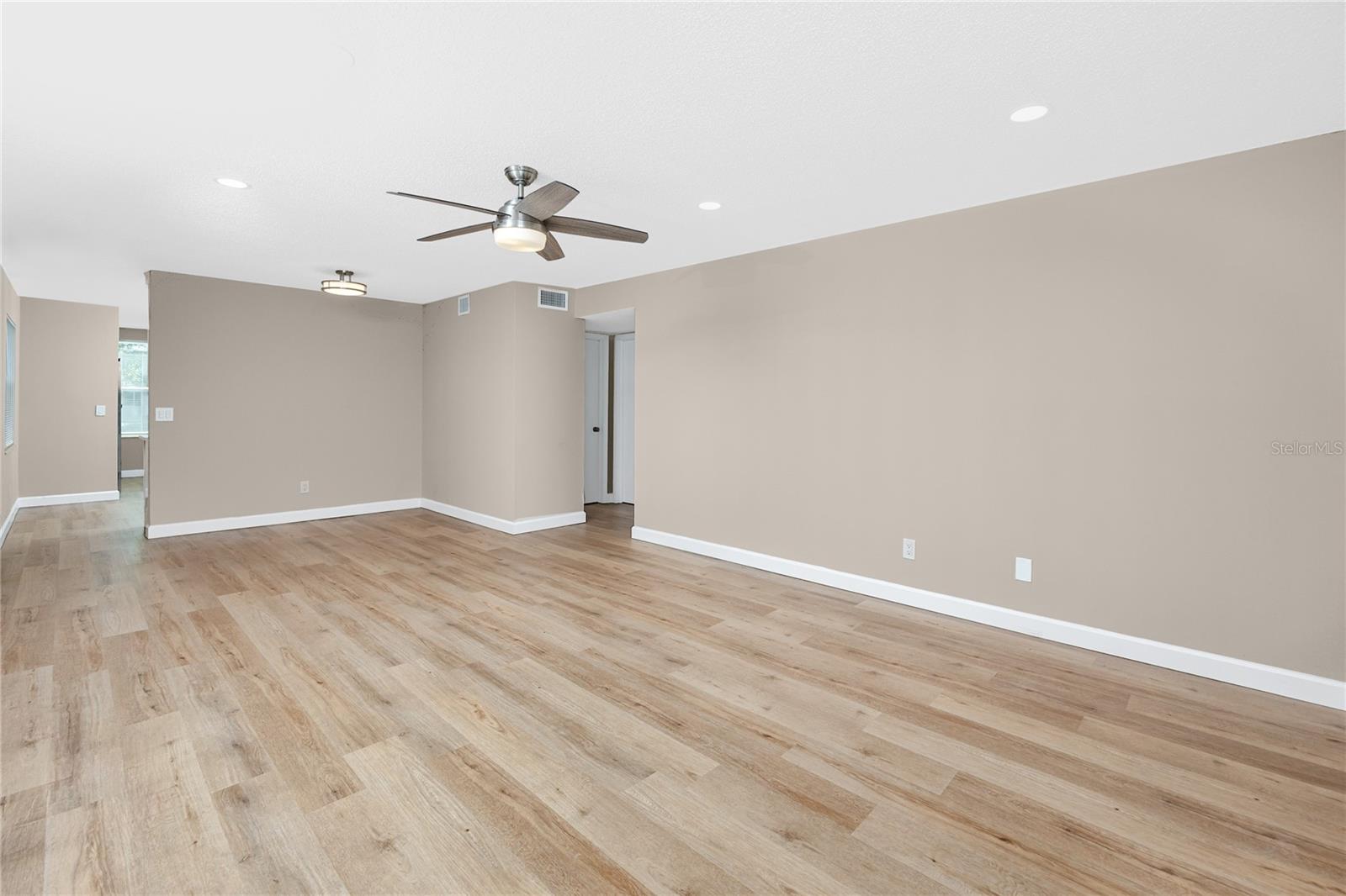 ON TOP OF THE WORLD - Residential