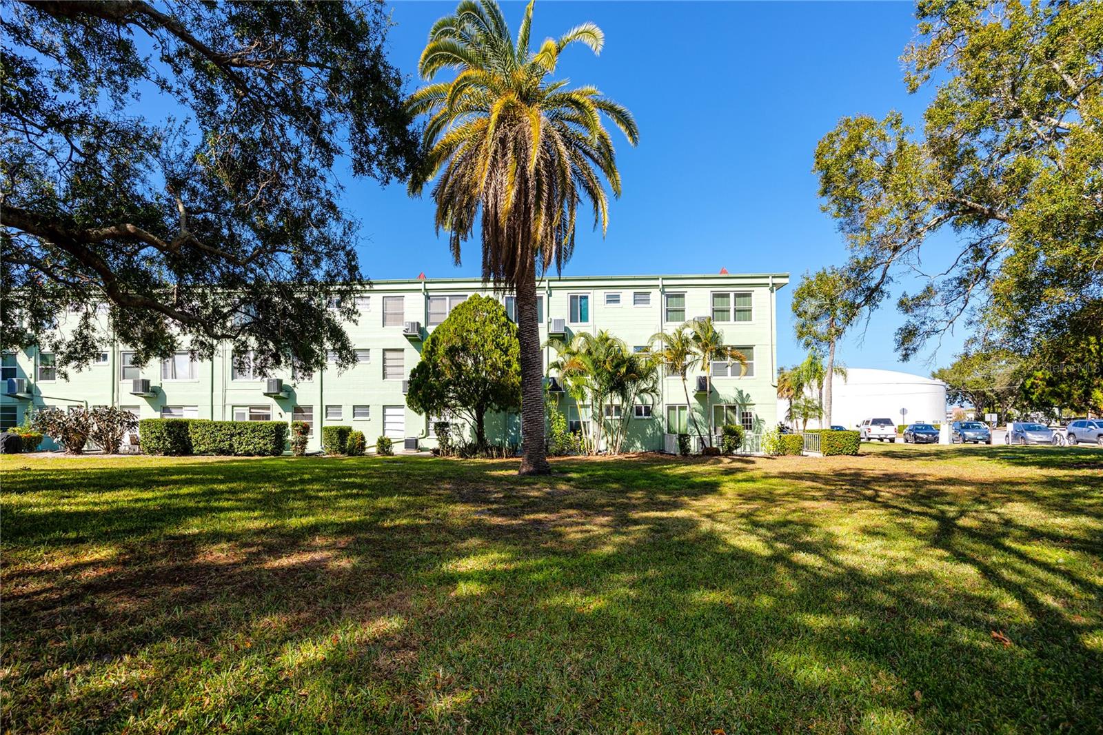 ON TOP OF THE WORLD - Residential