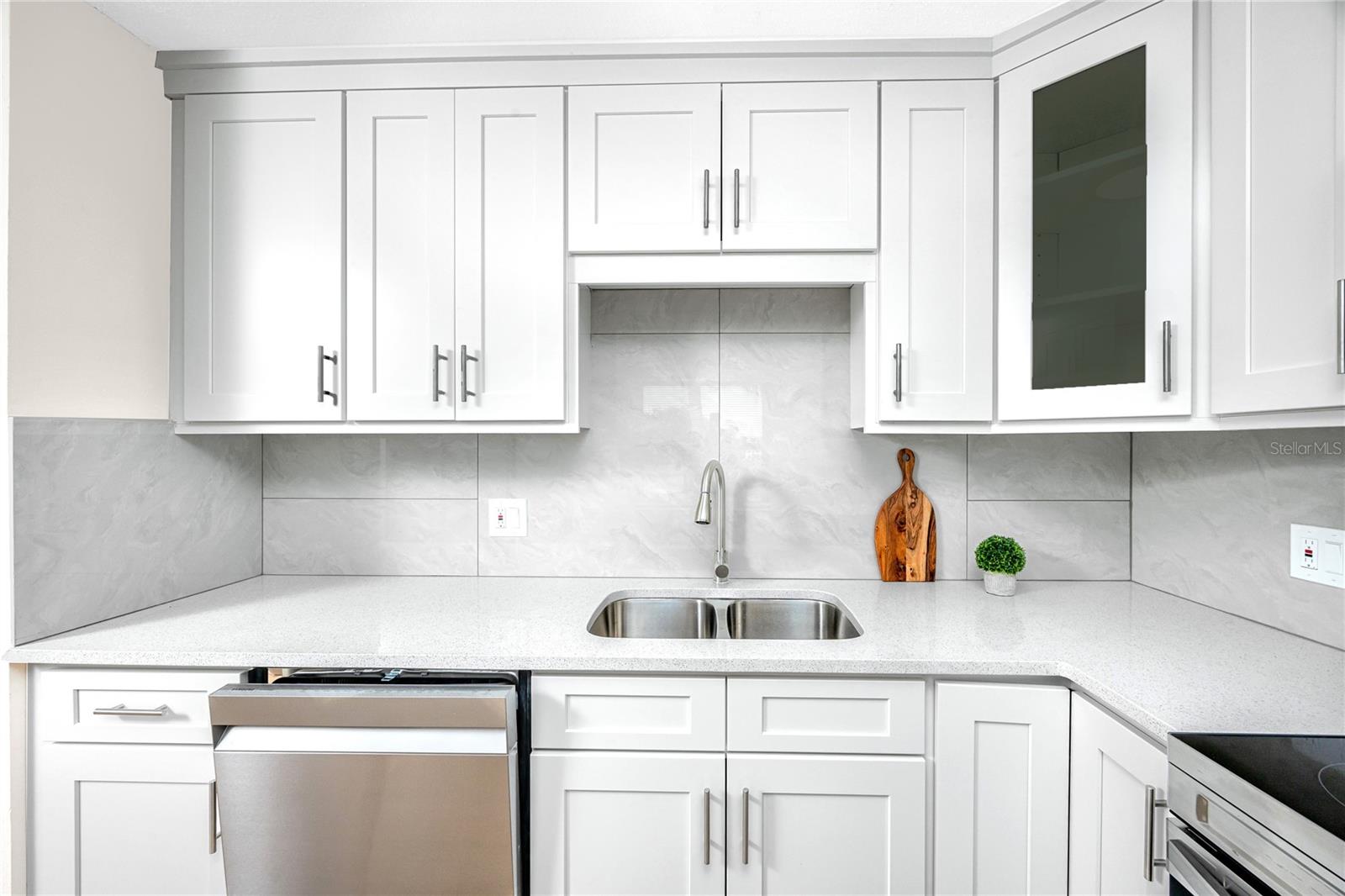 ON TOP OF THE WORLD - Residential