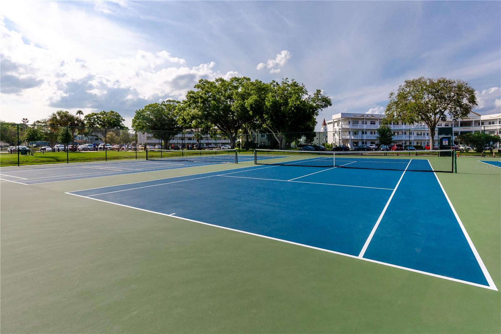 ON TOP OF THE WORLD - Residential