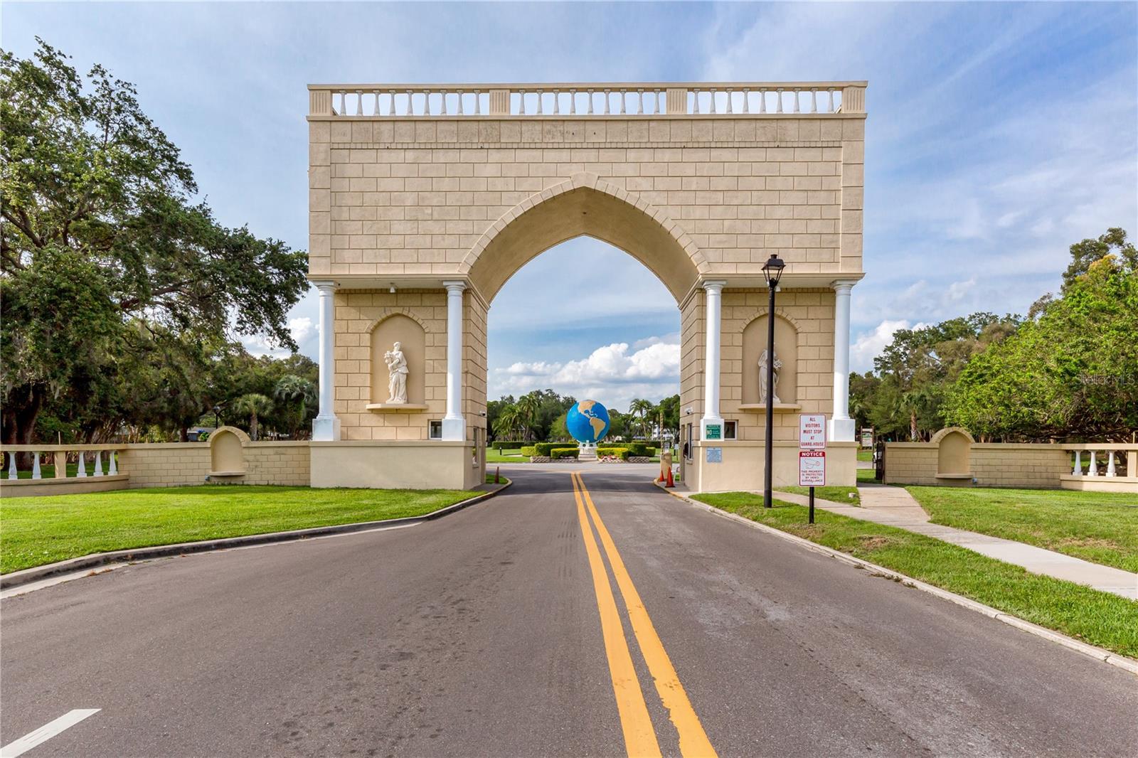 ON TOP OF THE WORLD - Residential