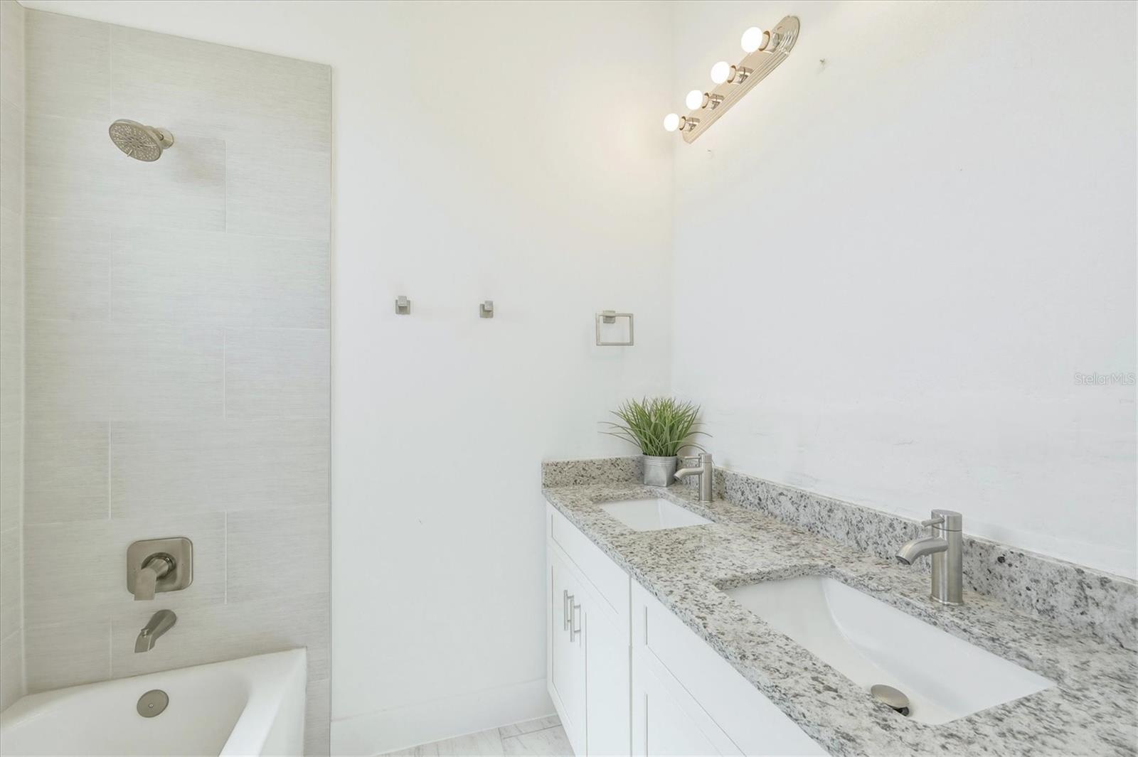 ROTONDA SANDS - Residential