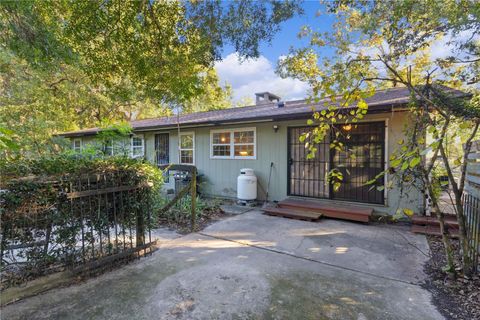 A home in EUSTIS