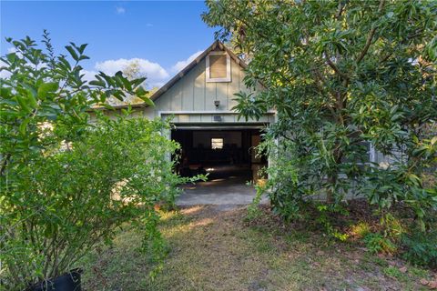 A home in EUSTIS