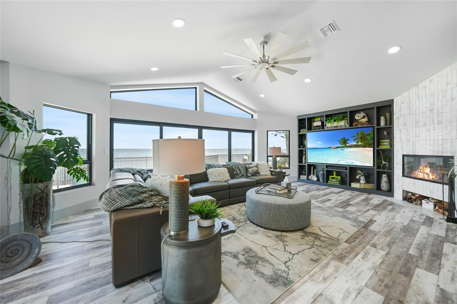 PUNTA GORDA ISLES SEC 10 - Residential