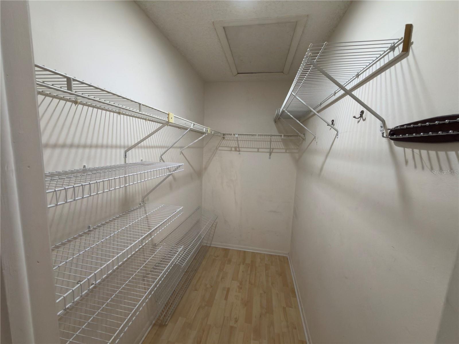 NORTH OAKS CONDO IV - Residential Lease