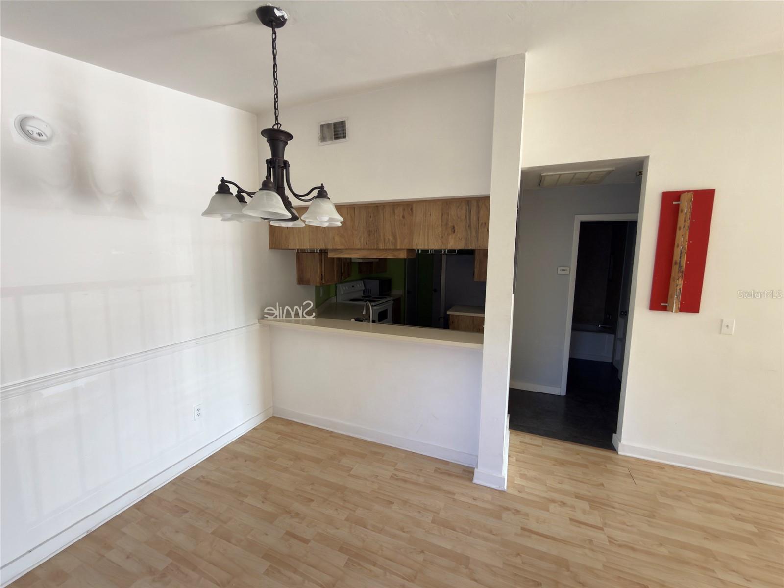 NORTH OAKS CONDO IV - Residential Lease