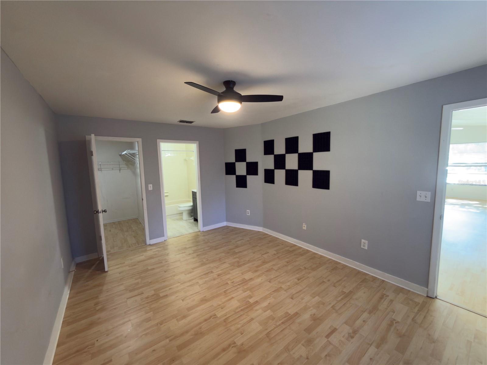 NORTH OAKS CONDO IV - Residential Lease