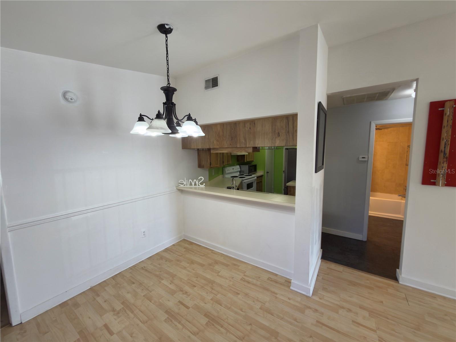 NORTH OAKS CONDO IV - Residential Lease