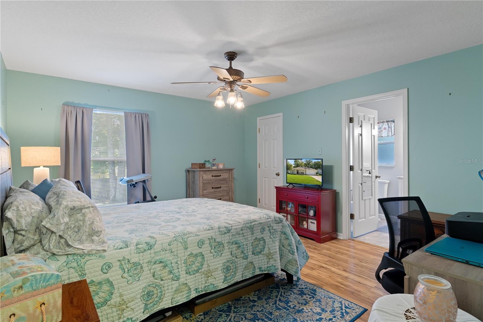 513 OAKHILL COURT