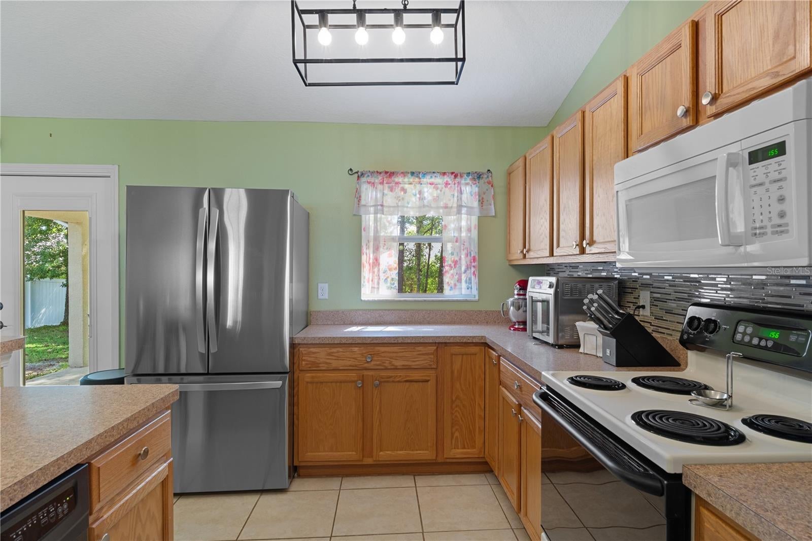 513 OAKHILL COURT