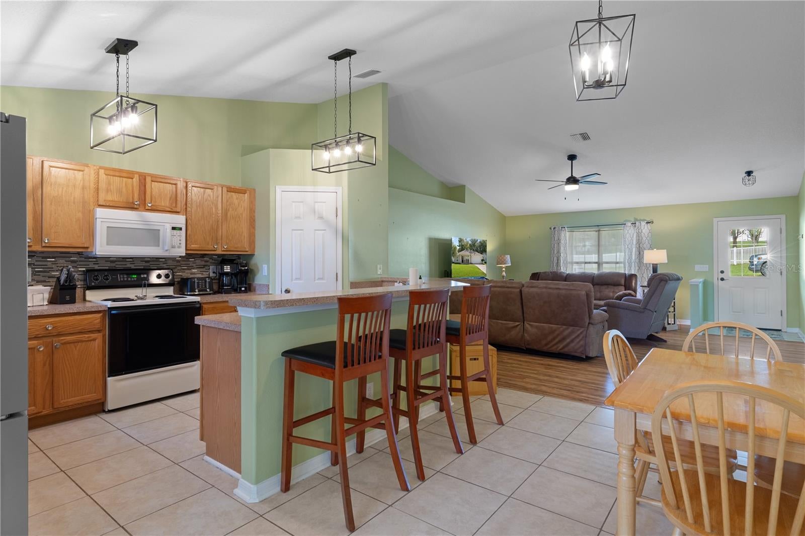 513 OAKHILL COURT