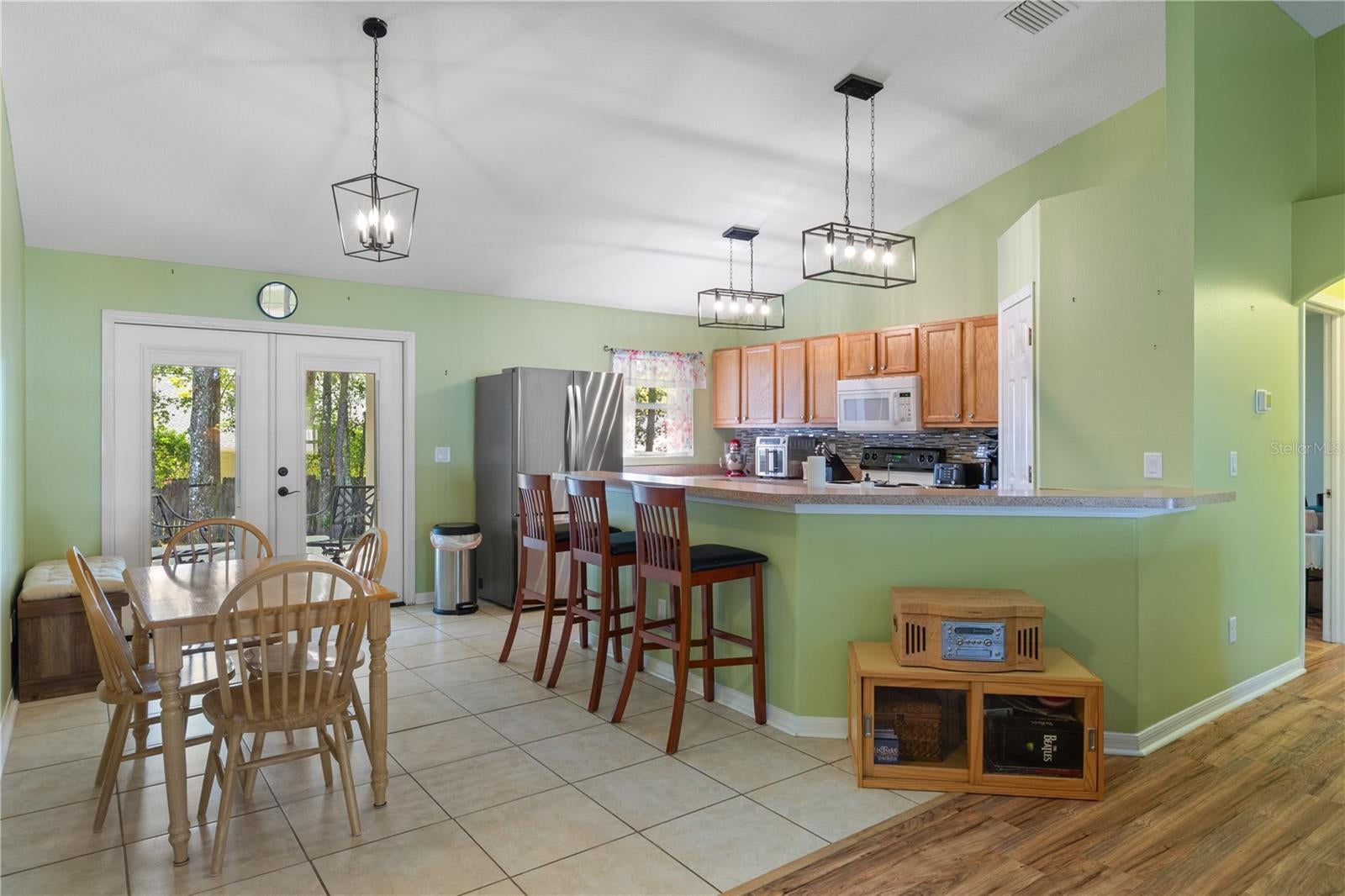 513 OAKHILL COURT