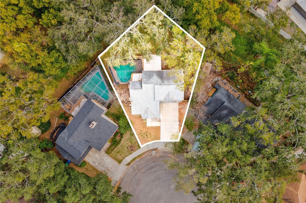 Photo of 1303 W Carissa Court, Tampa, FL 33604 (MLS # TB8467933)