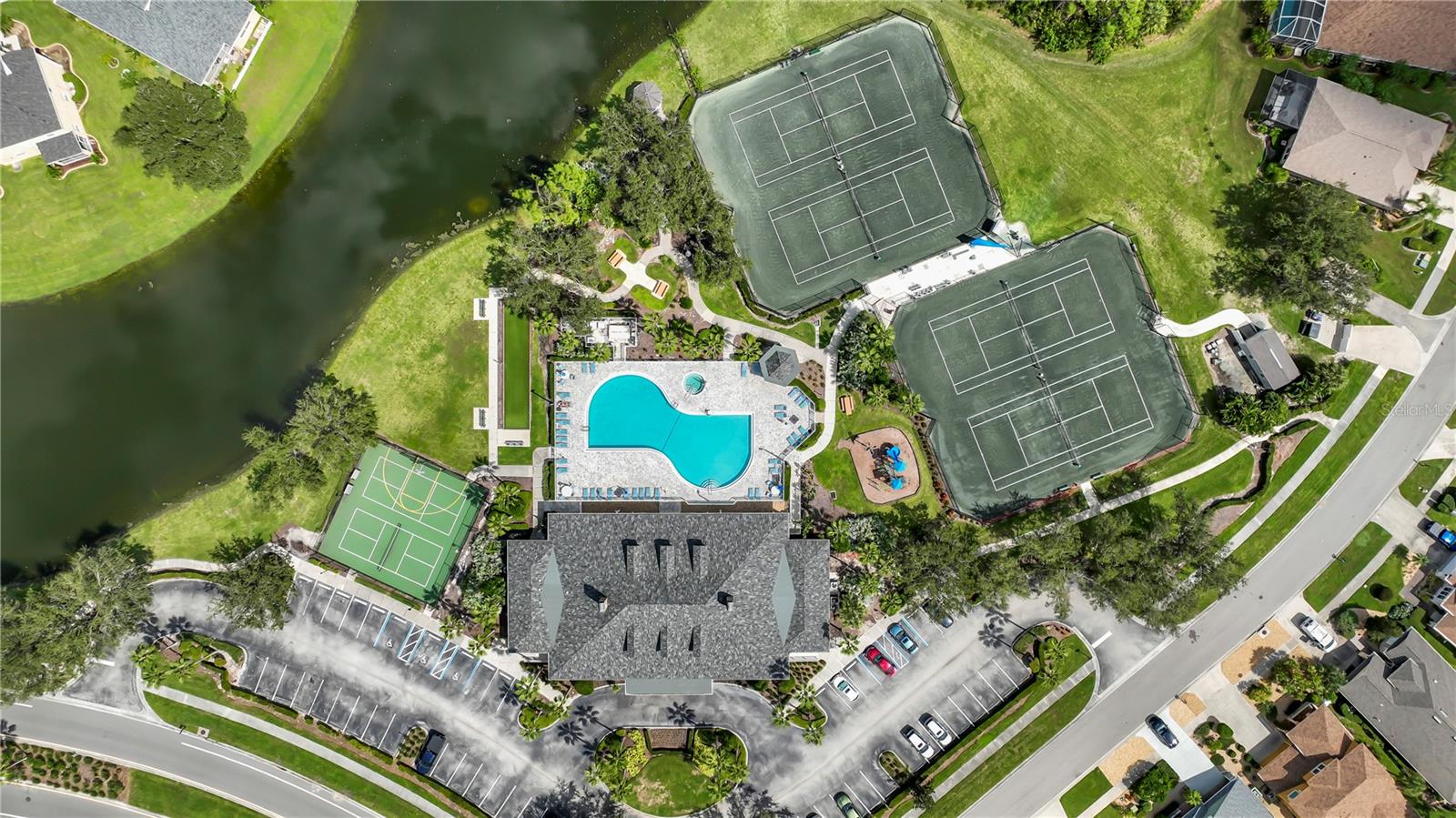 TOWNS AT LAKESIDE - Residential Lease
