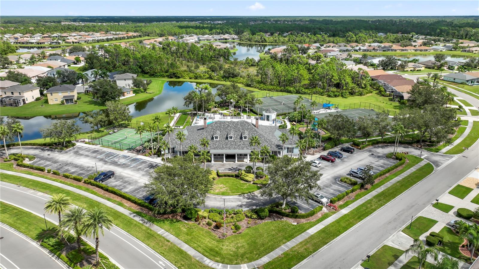 TOWNS AT LAKESIDE - Residential Lease