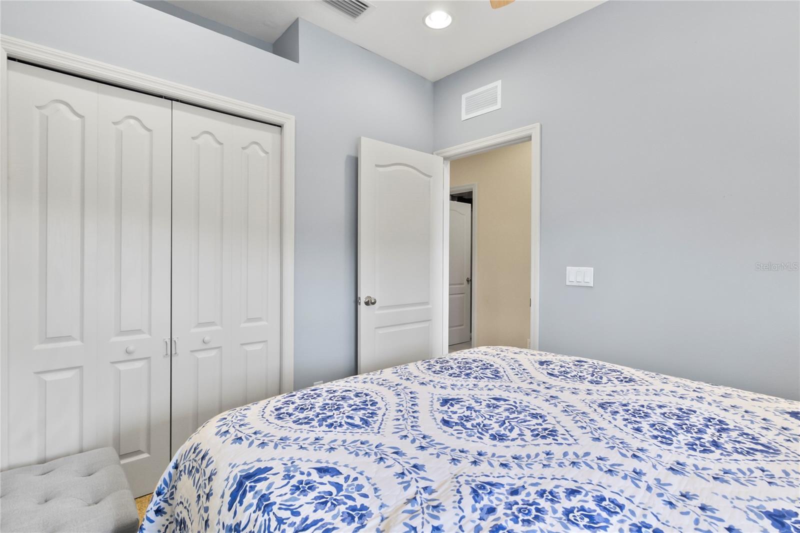 TOWNS AT LAKESIDE - Residential Lease