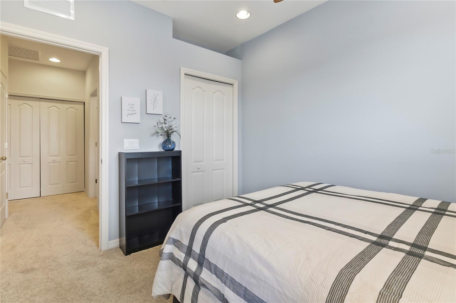 TOWNS AT LAKESIDE - Residential Lease