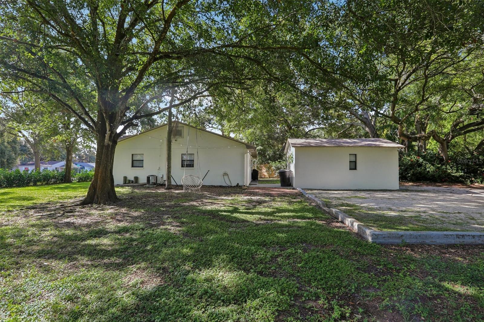MONTICELLO PARK - Residential Income