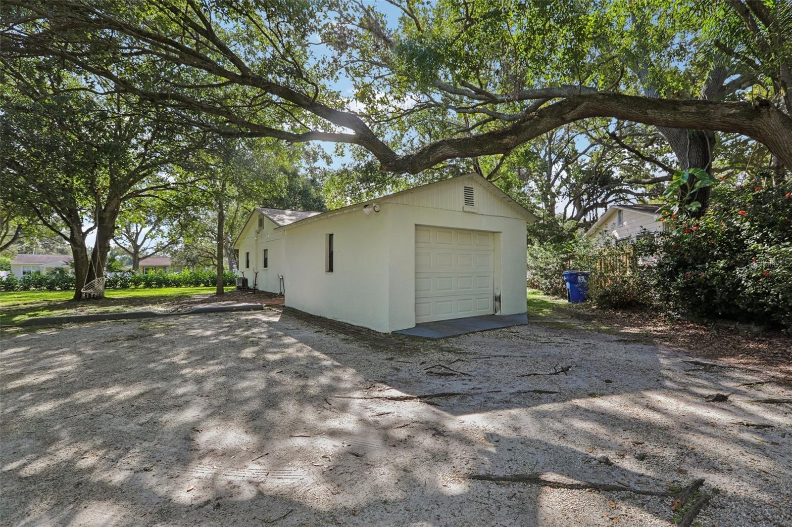 MONTICELLO PARK - Residential Income