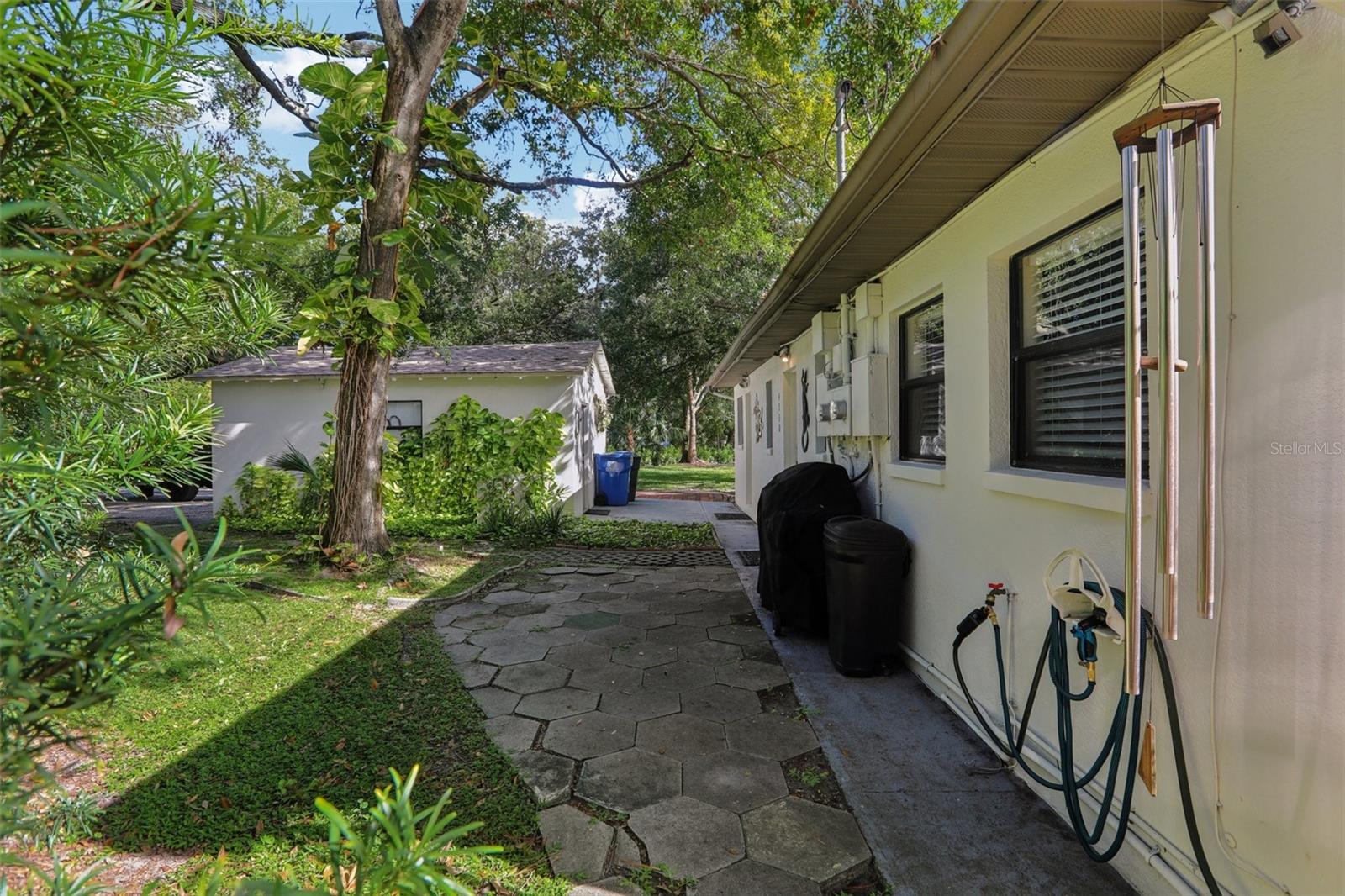 MONTICELLO PARK - Residential Income