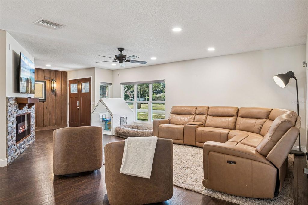 Photo of 8937 Easterling Drive, Orlando, FL 32819 (MLS # O6389465)