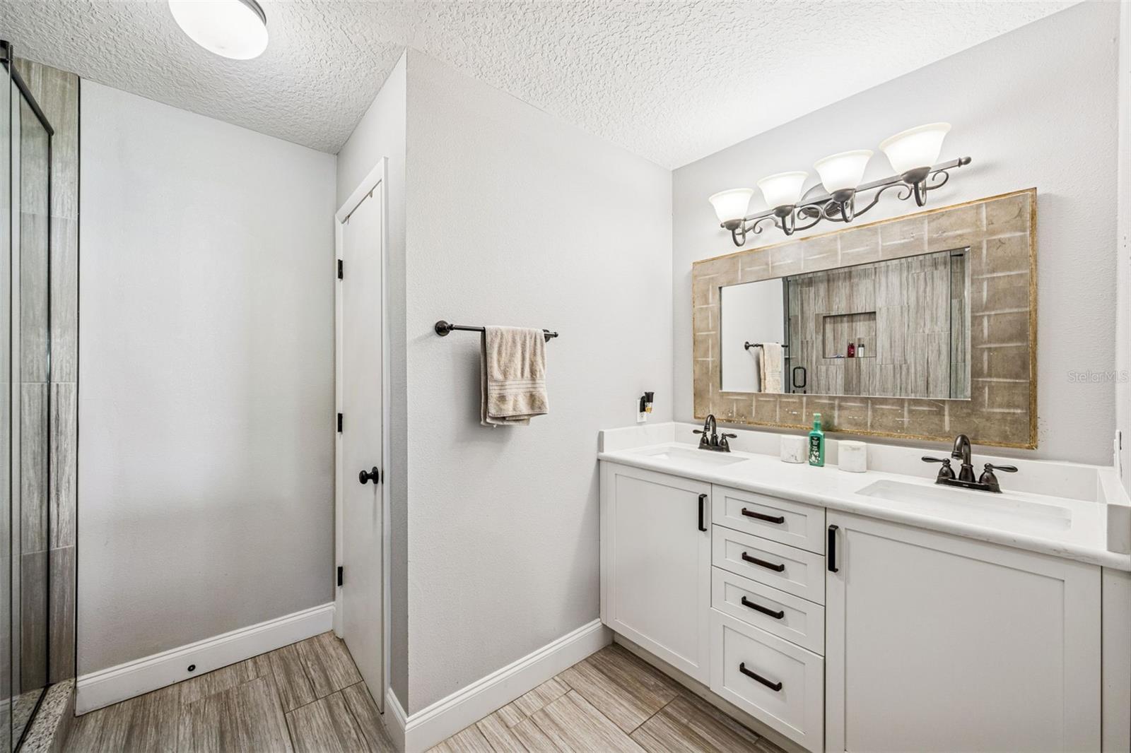 BAY HILL SEC 05 - Residential Lease