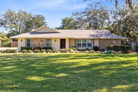 A home in WINTER SPRINGS