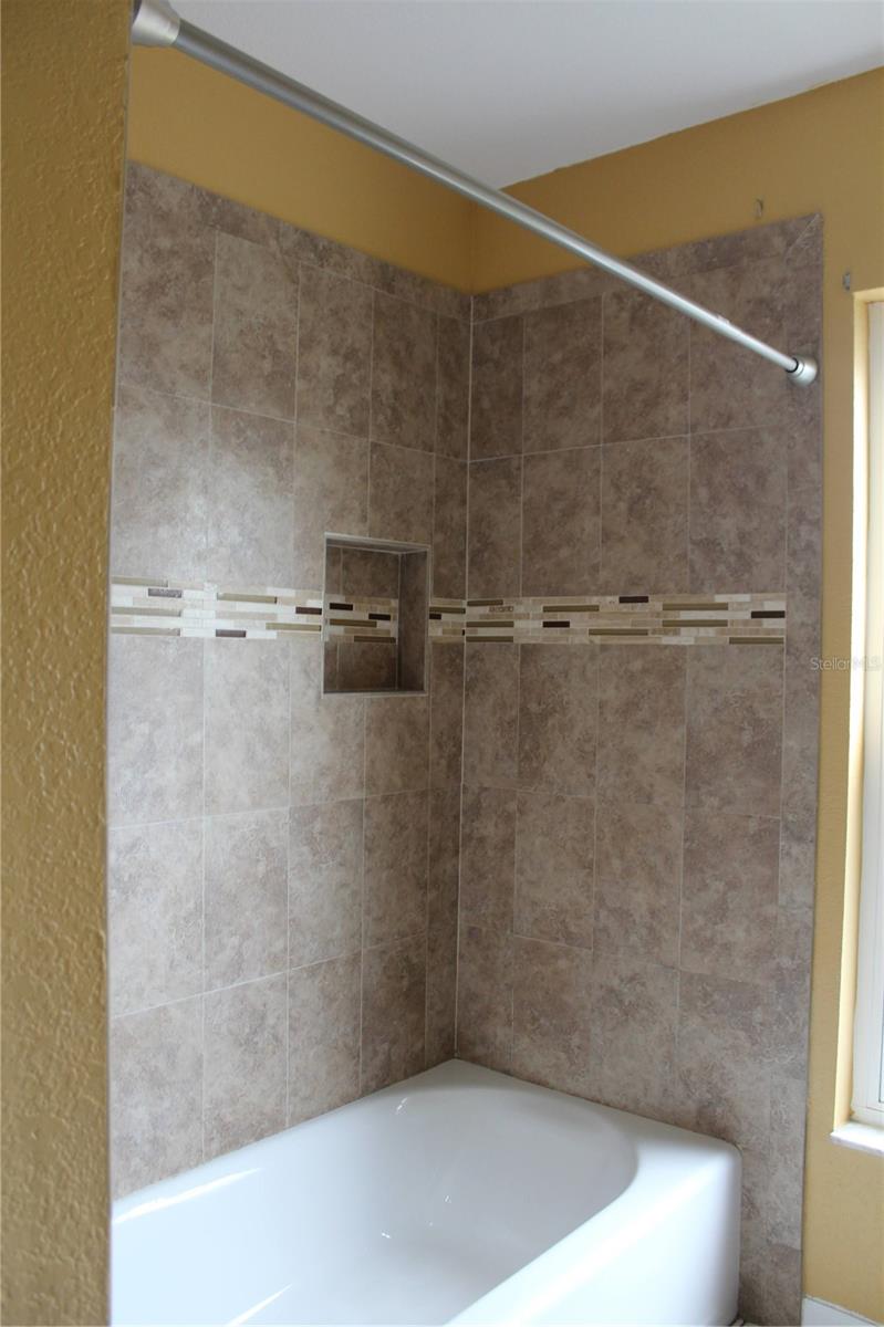 CARROLLWOOD SPGS UNIT 01 - Residential Lease