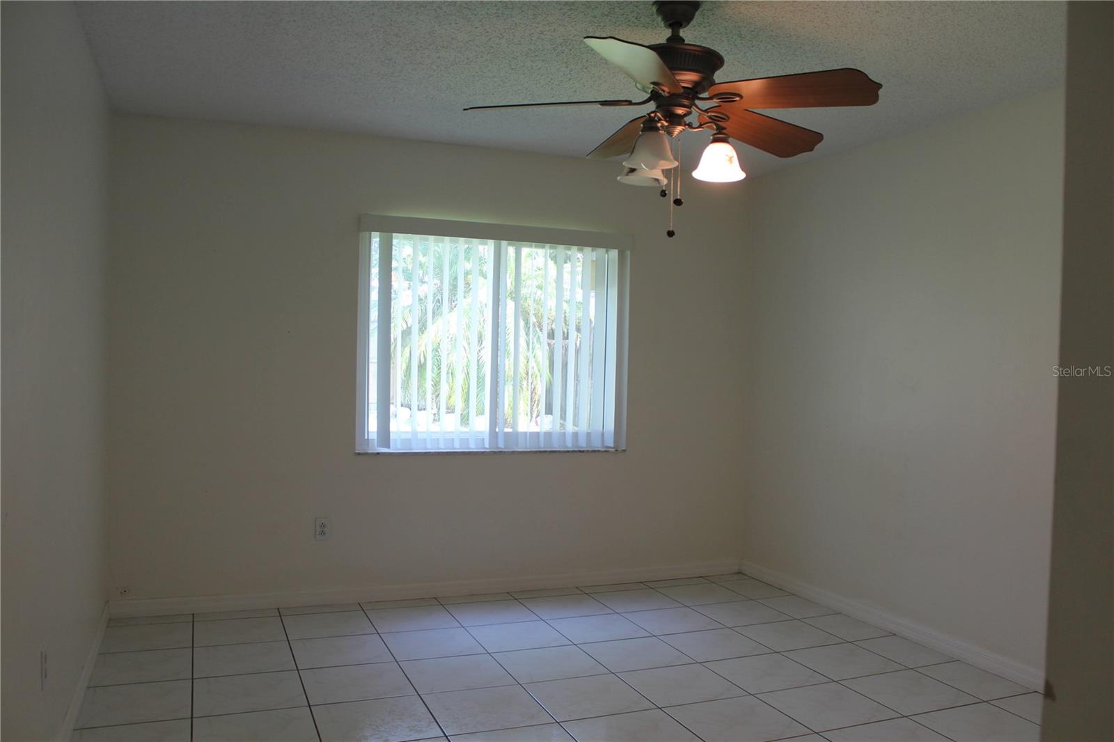 CARROLLWOOD SPGS UNIT 01 - Residential Lease