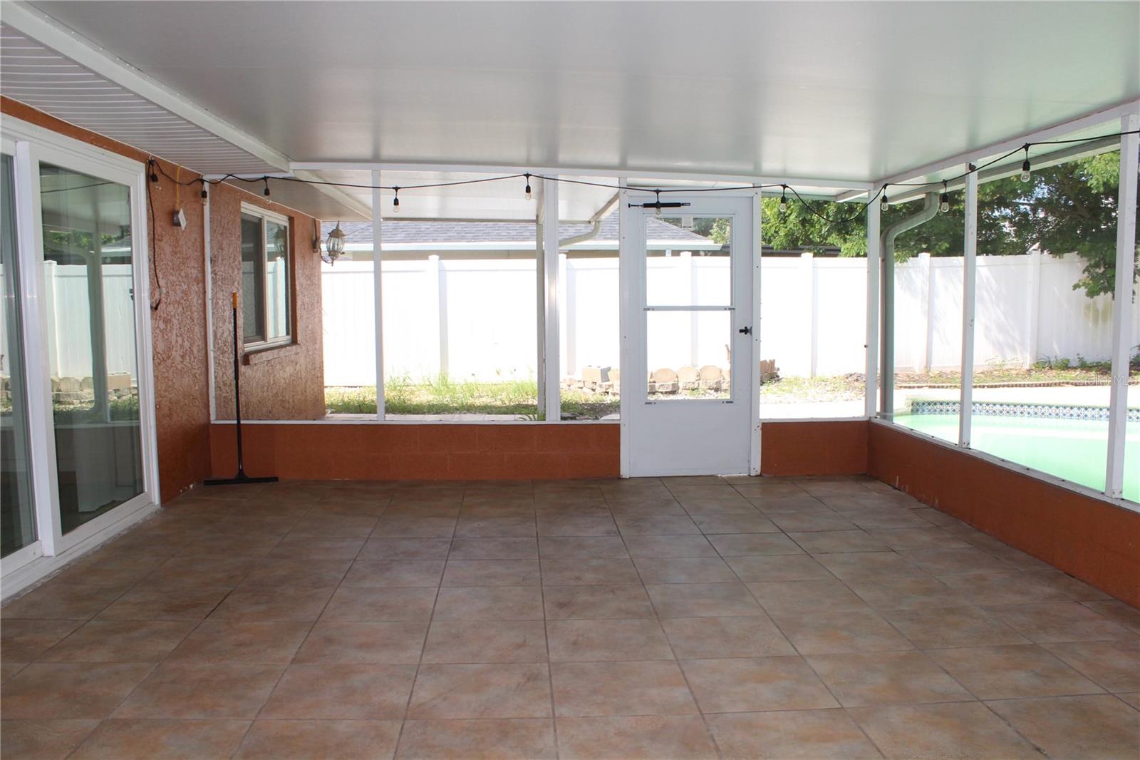 CARROLLWOOD SPGS UNIT 01 - Residential Lease