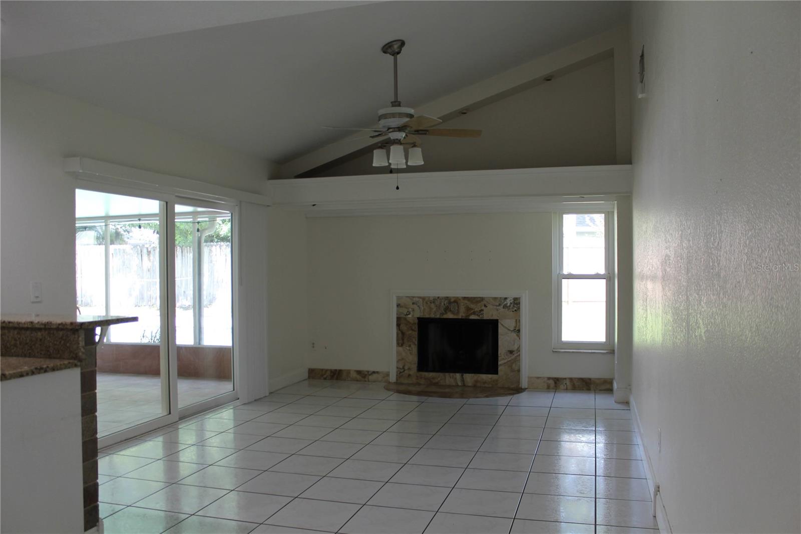 CARROLLWOOD SPGS UNIT 01 - Residential Lease