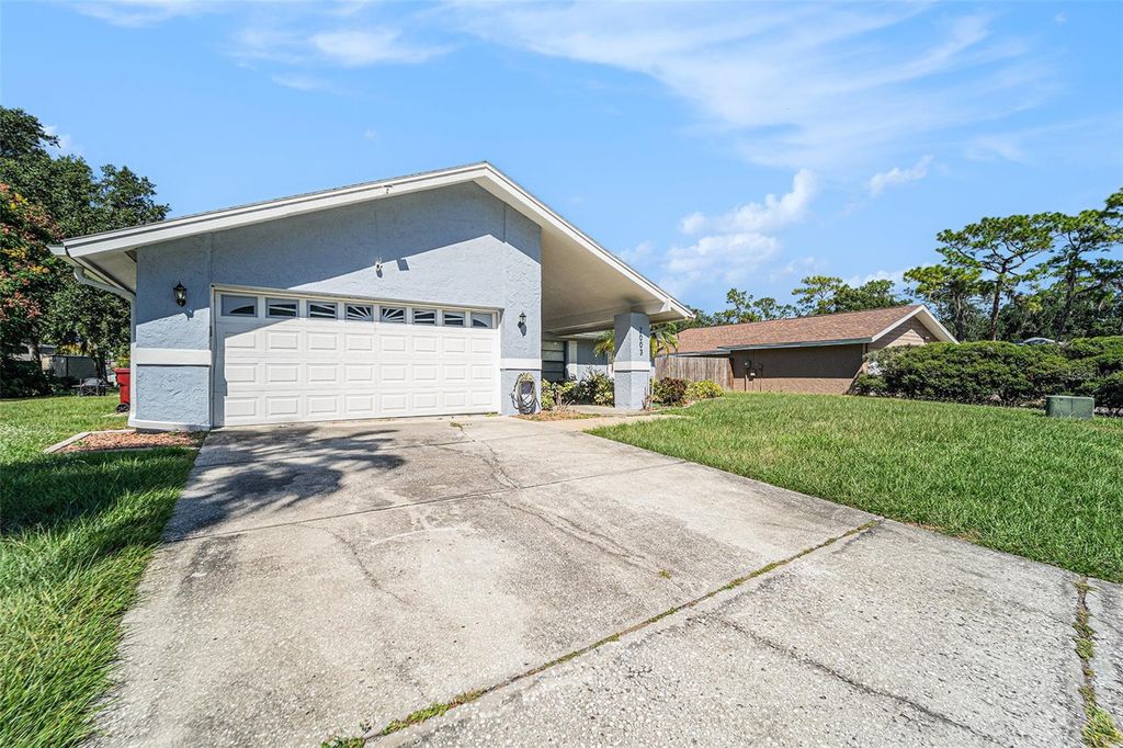 Photo of 2003 Poplar Court, Plant City, FL 33563 (MLS # TB8438938)