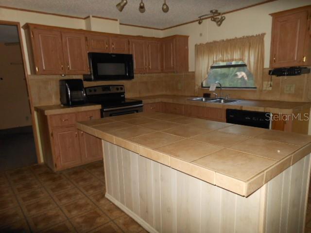 MOON LAKE ESTATES - Residential