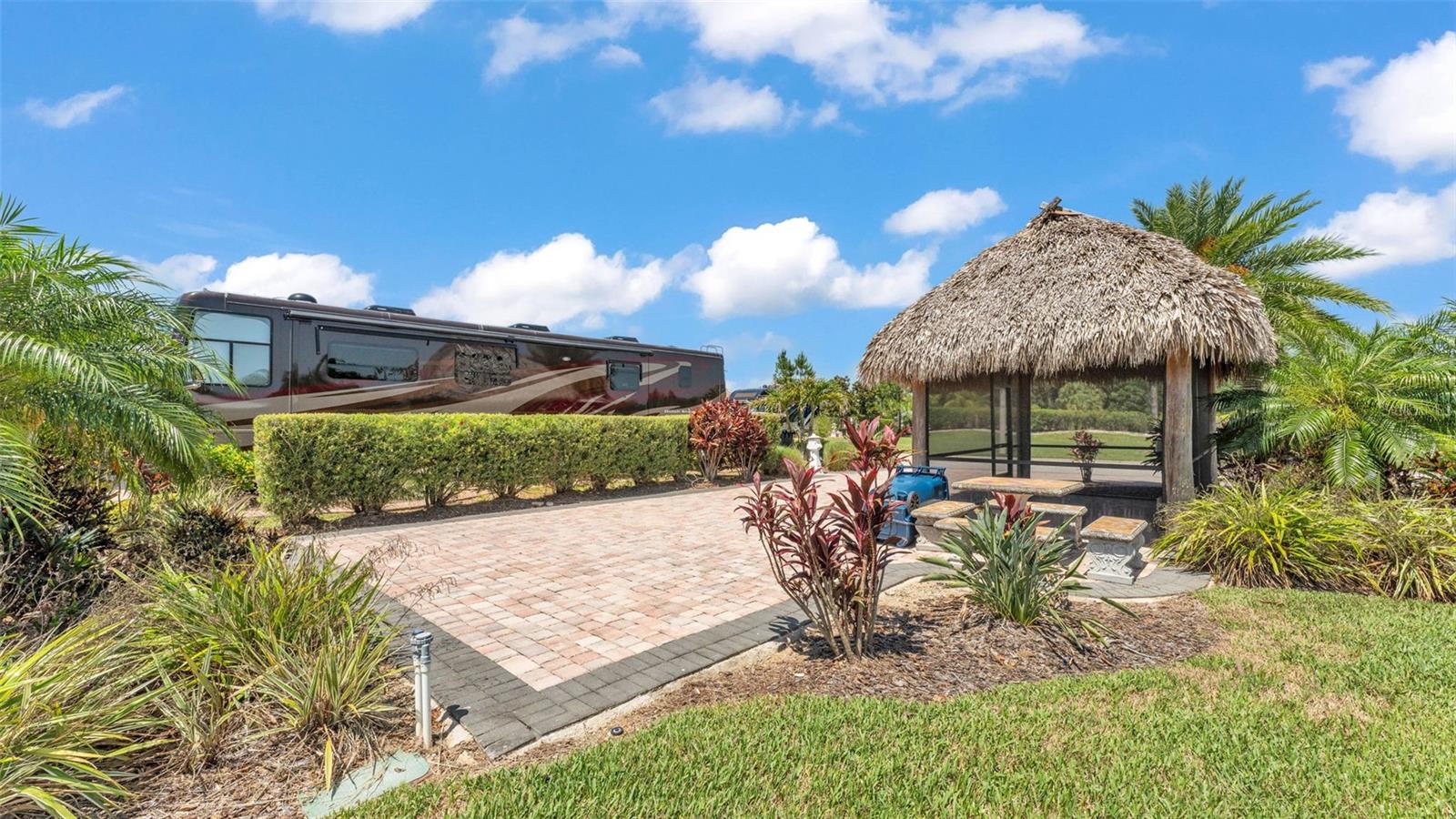 BAY LAKE RESIDENCE - Land