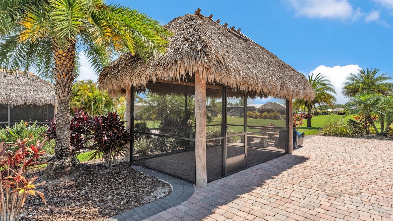 BAY LAKE RESIDENCE - Land