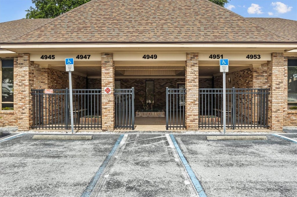 Photo of 4945 Southfork Drive, Lakeland, FL 33813 (MLS # L4962711)