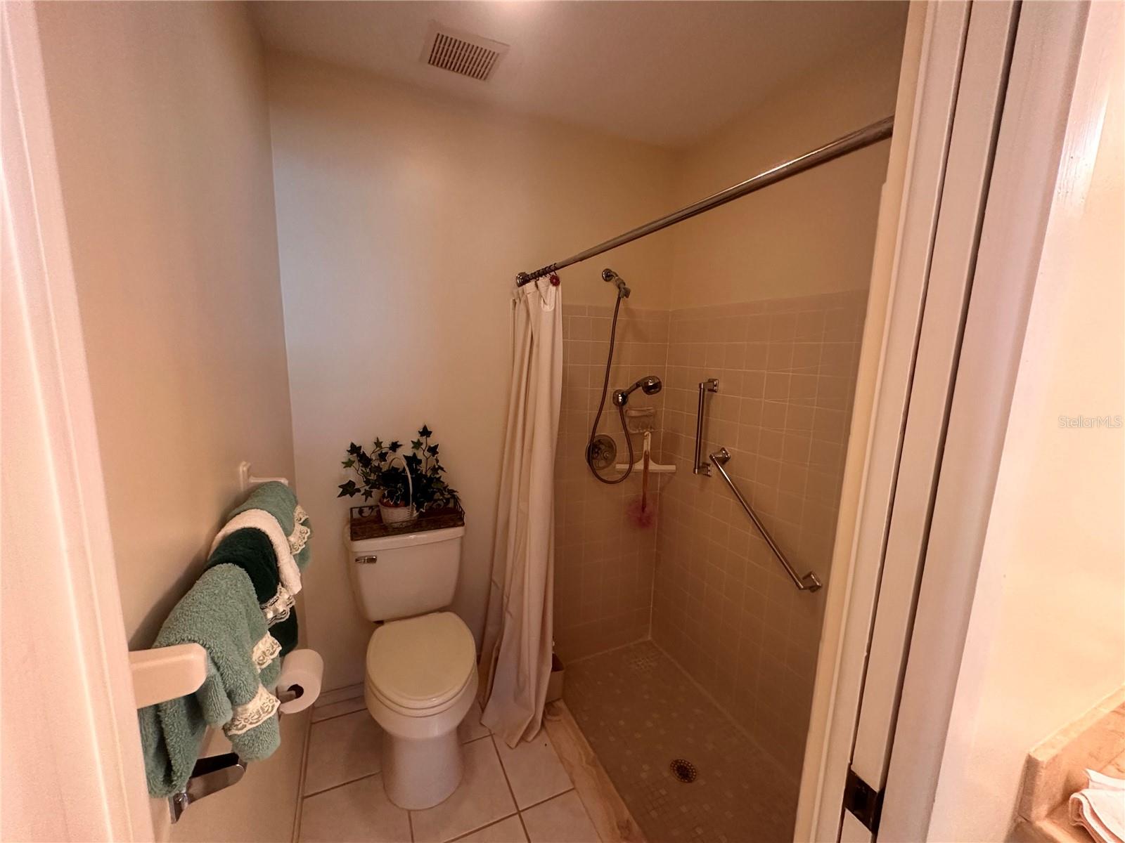 VILLAGE WOODS CONDO PH 02 - Residential