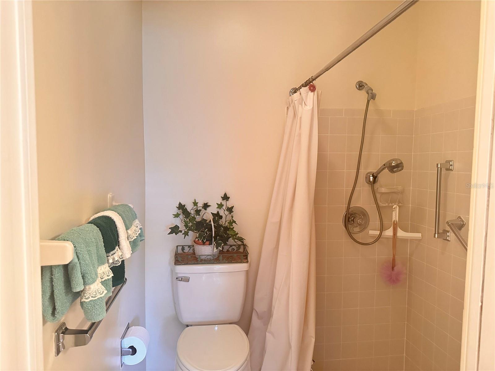 VILLAGE WOODS CONDO PH 02 - Residential