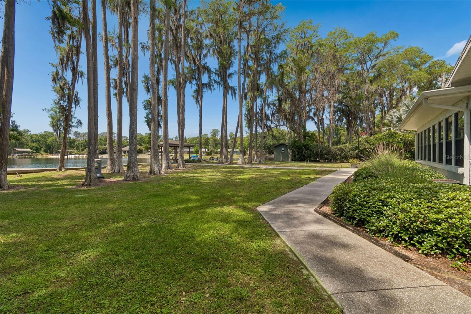 RAINBOW TERRACE - Residential
