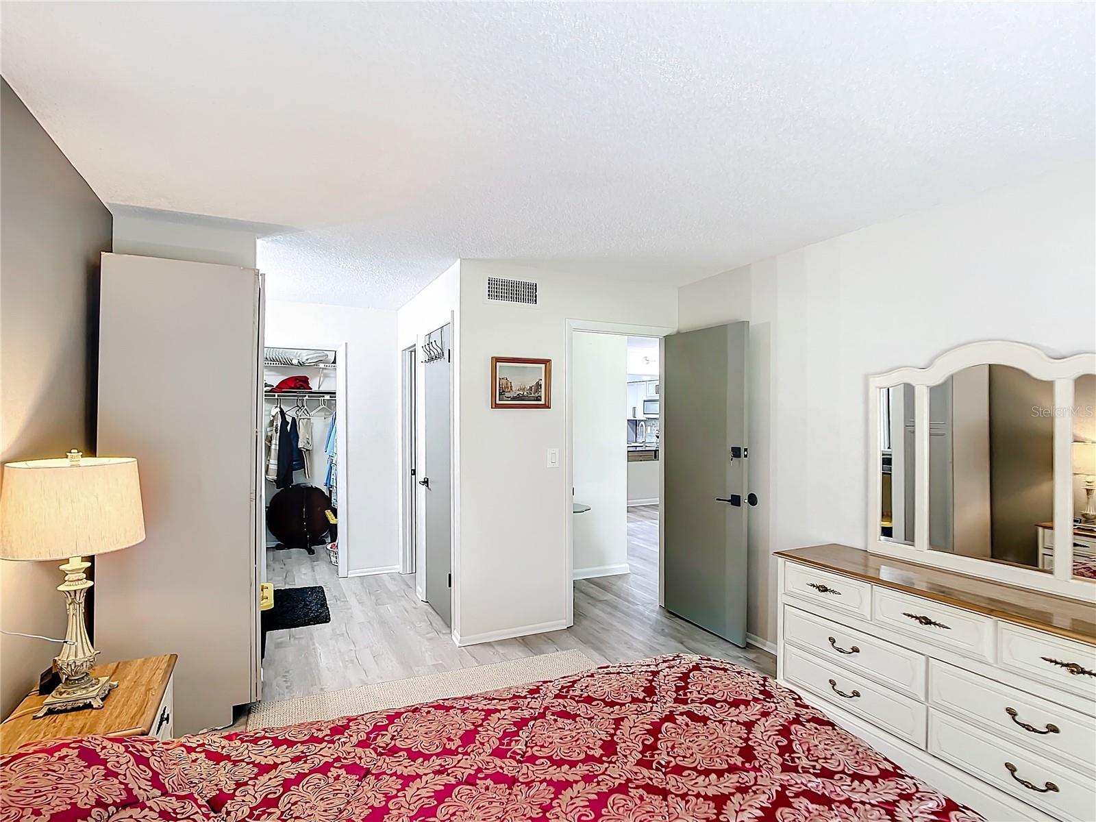 LAKEVIEW OF LARGO - Residential