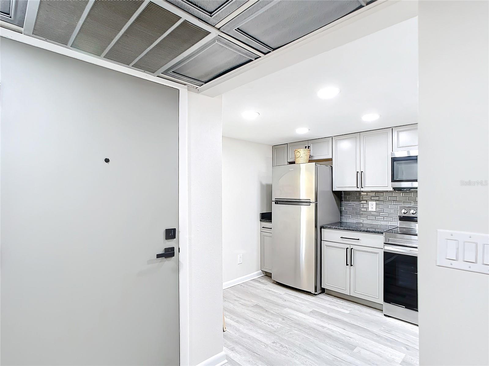 LAKEVIEW OF LARGO - Residential