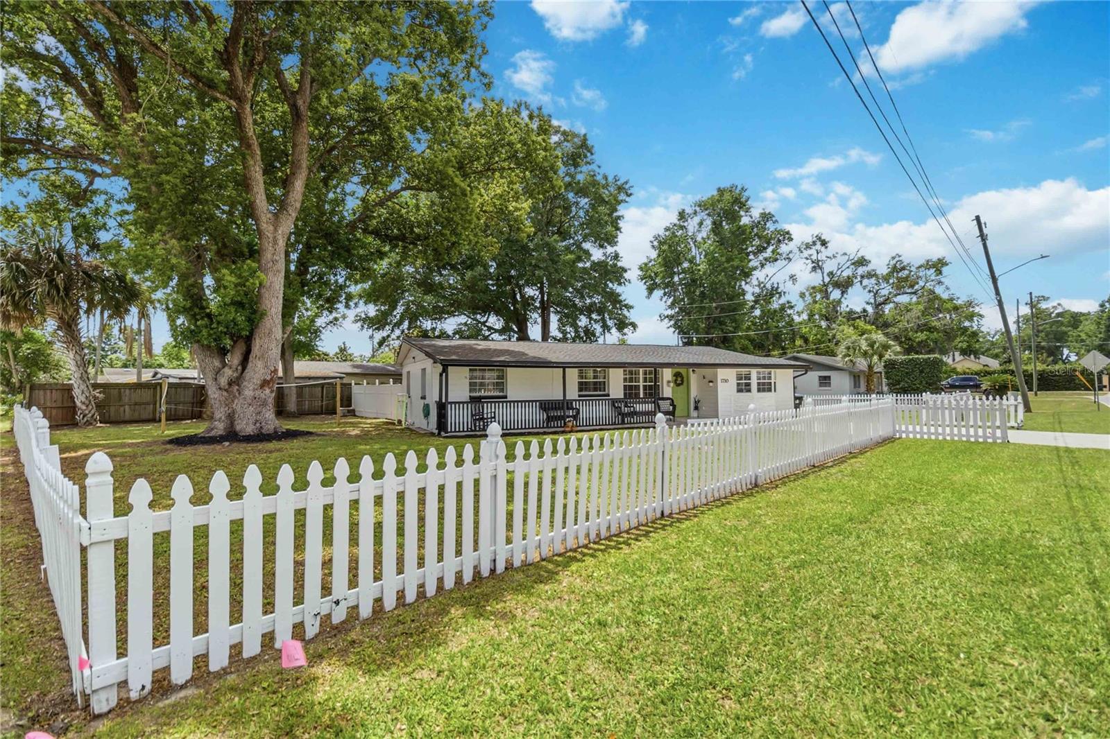 WEKIWA MANOR SEC 01 - Residential