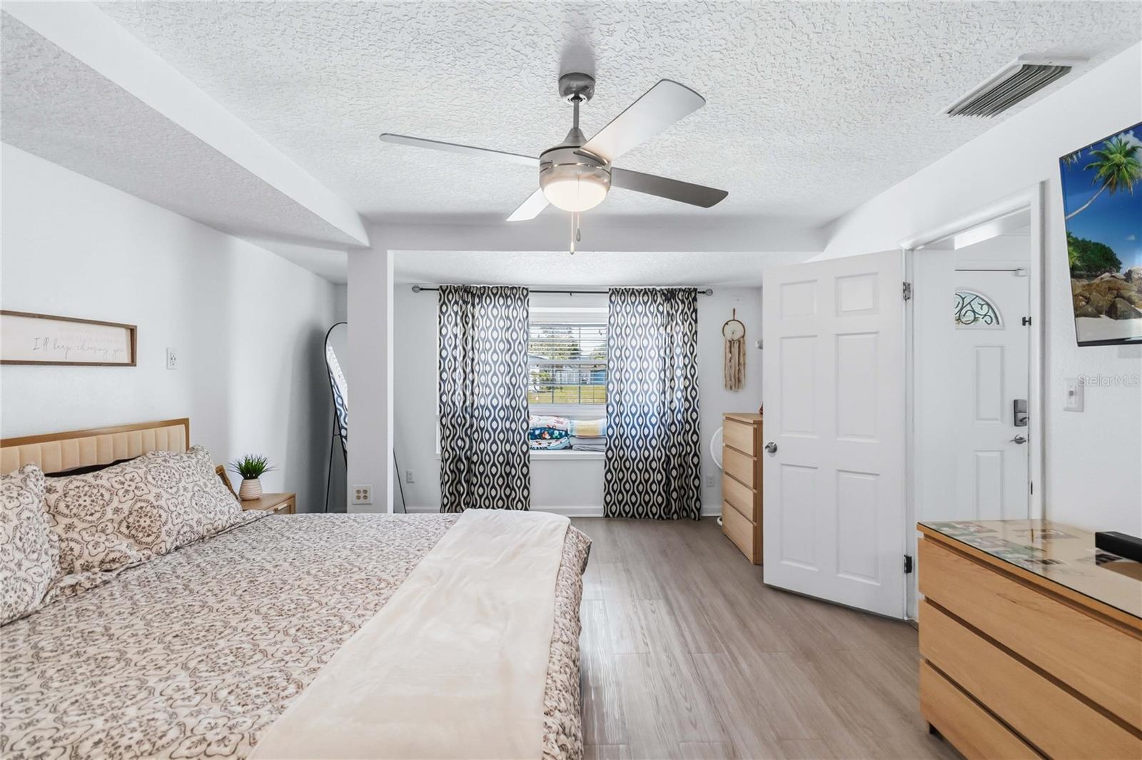 WEKIWA MANOR SEC 01 - Residential