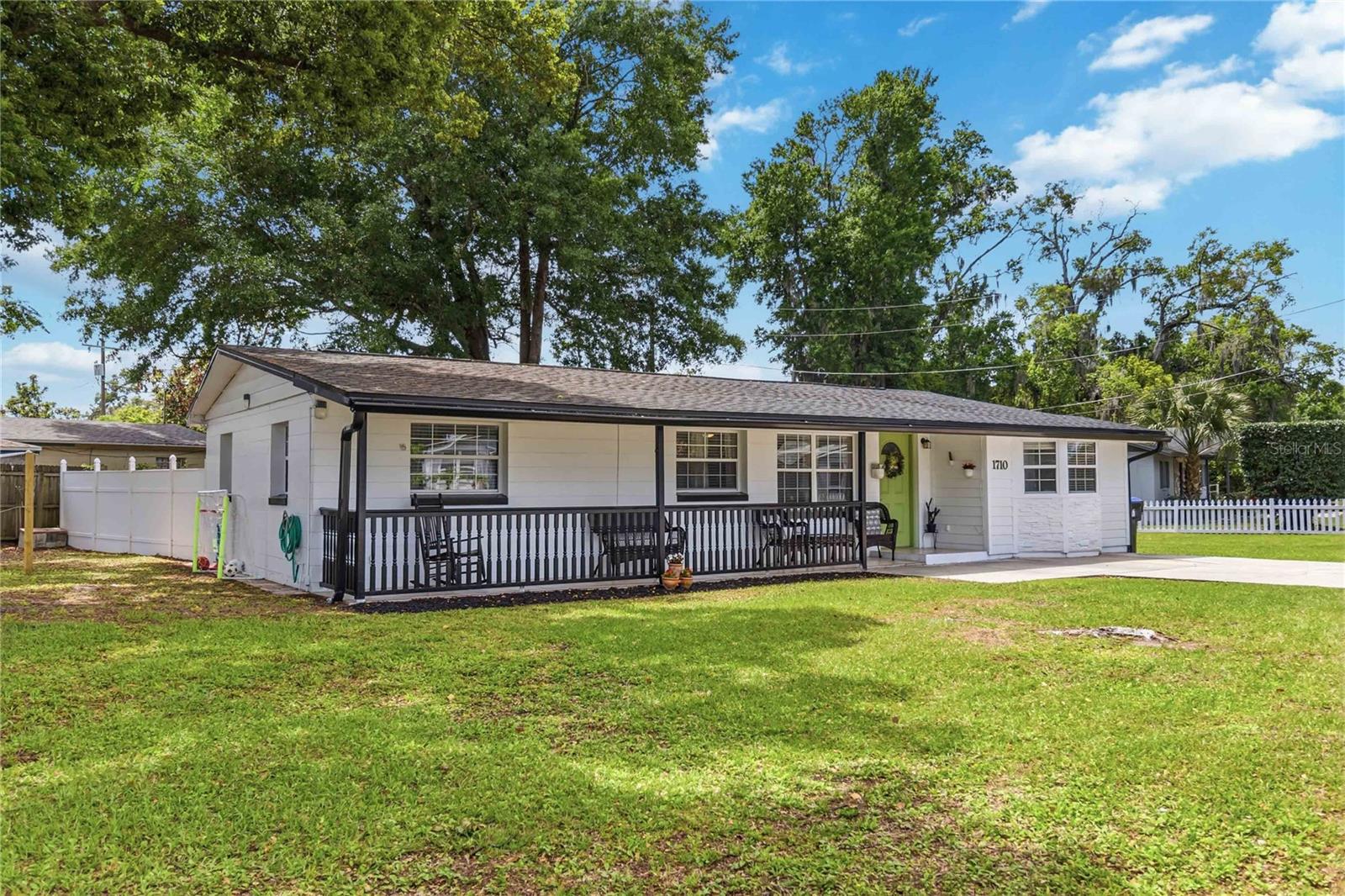 WEKIWA MANOR SEC 01 - Residential