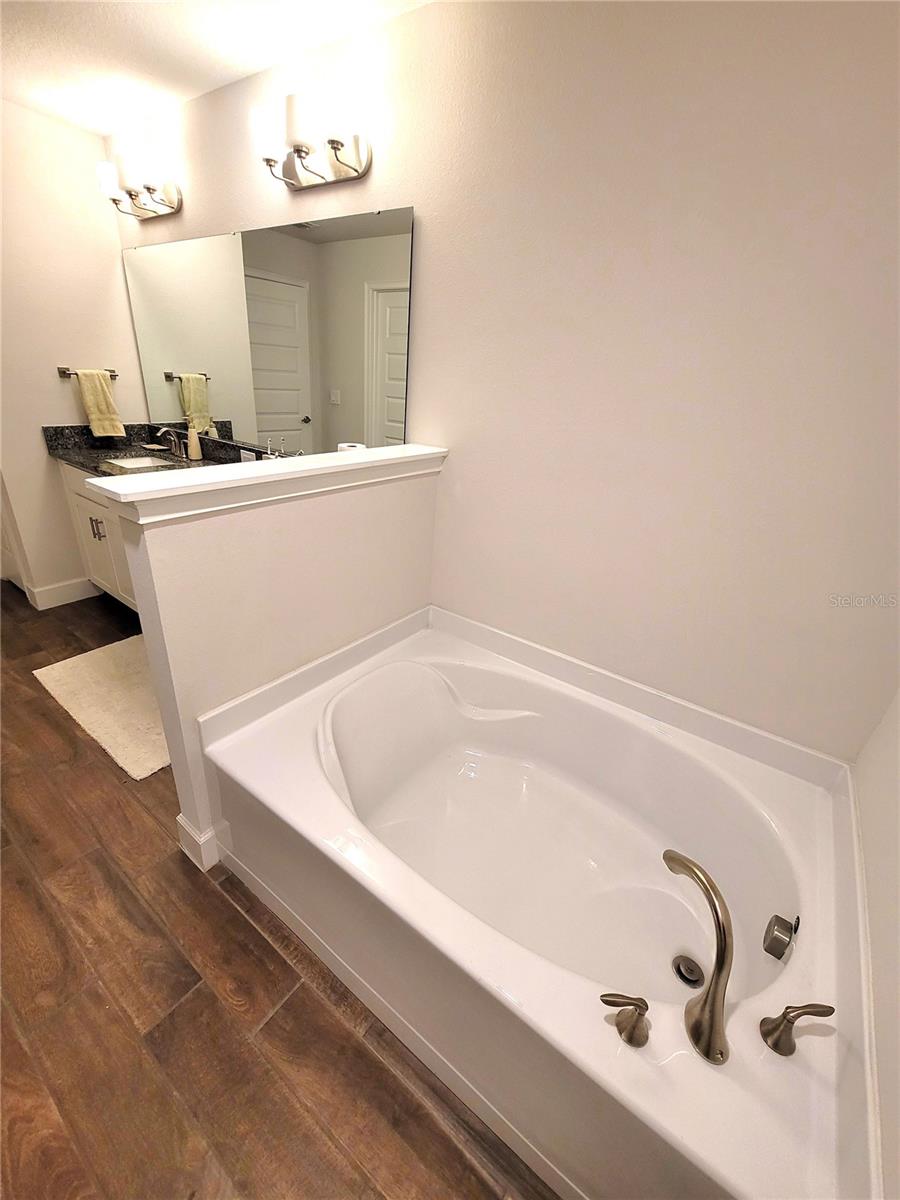 LAKE JULIANA ESTATES - Residential Lease