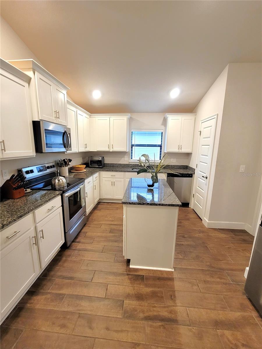 LAKE JULIANA ESTATES - Residential Lease