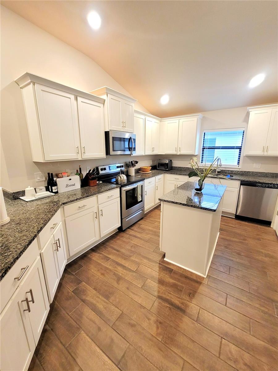 LAKE JULIANA ESTATES - Residential Lease